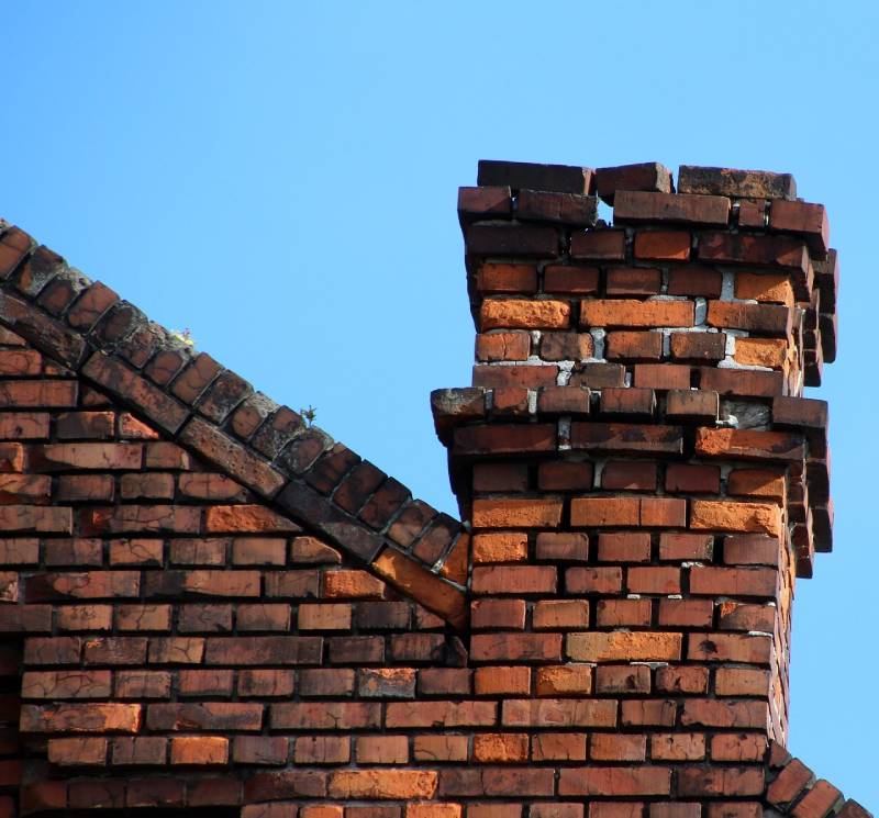 Signs Your River Rouge Home Needs a Chimney Inspection Damaged chimney on an River Rouge home showing cracks and missing mortar